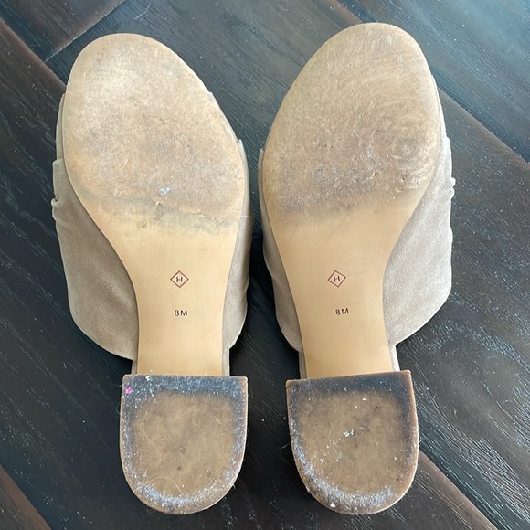 Tan color sandals - Picture 5 of 8